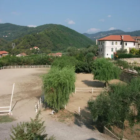Agriturismo La Scuderia مزرعة للإقامة *